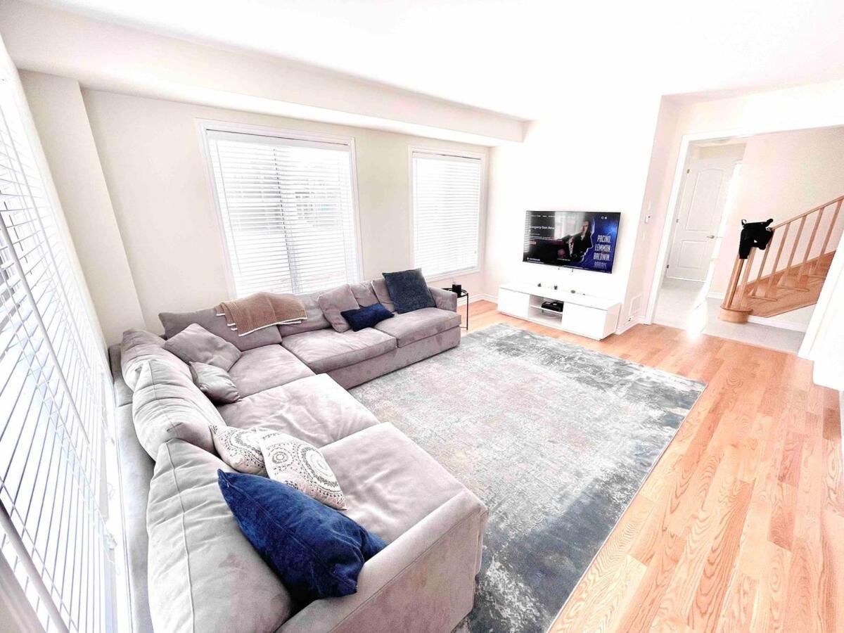 Large 5 Bedroom Newly Built Home Sleeps 12 Persons Thorold Buitenkant foto
