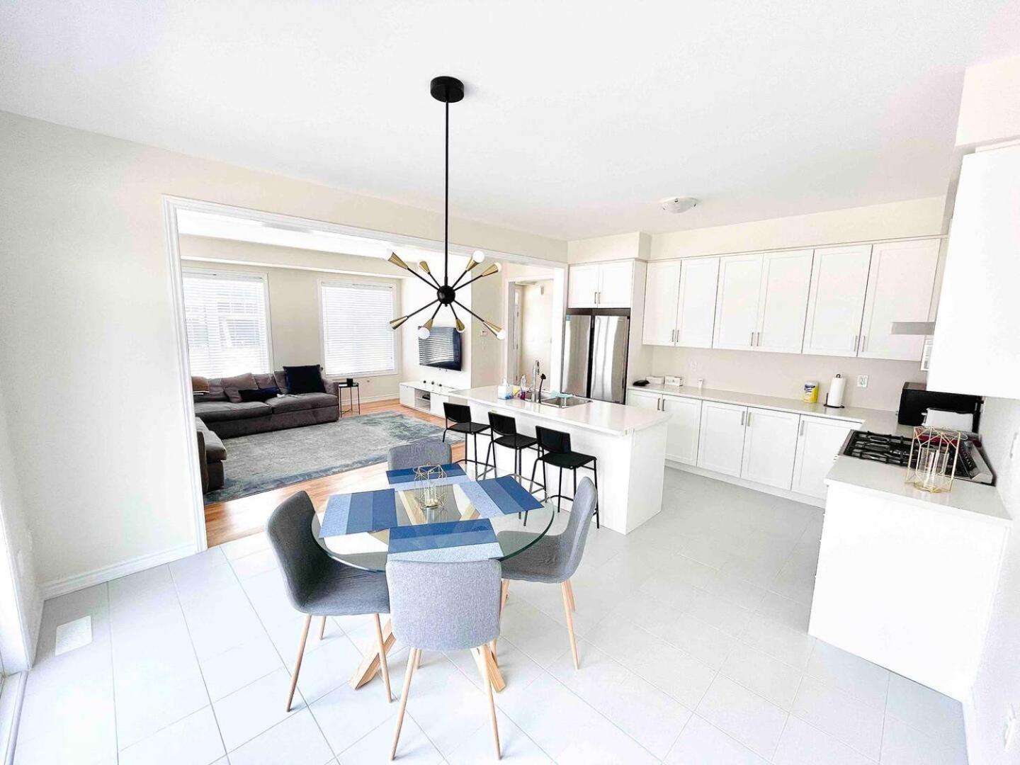Large 5 Bedroom Newly Built Home Sleeps 12 Persons Thorold Buitenkant foto