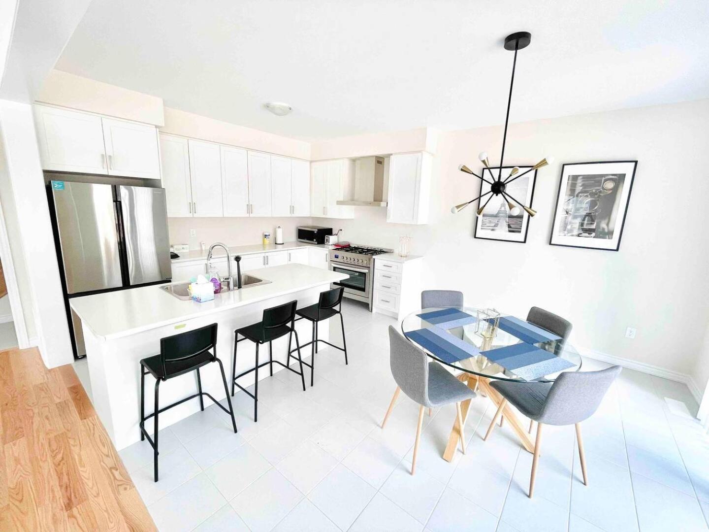 Large 5 Bedroom Newly Built Home Sleeps 12 Persons Thorold Buitenkant foto